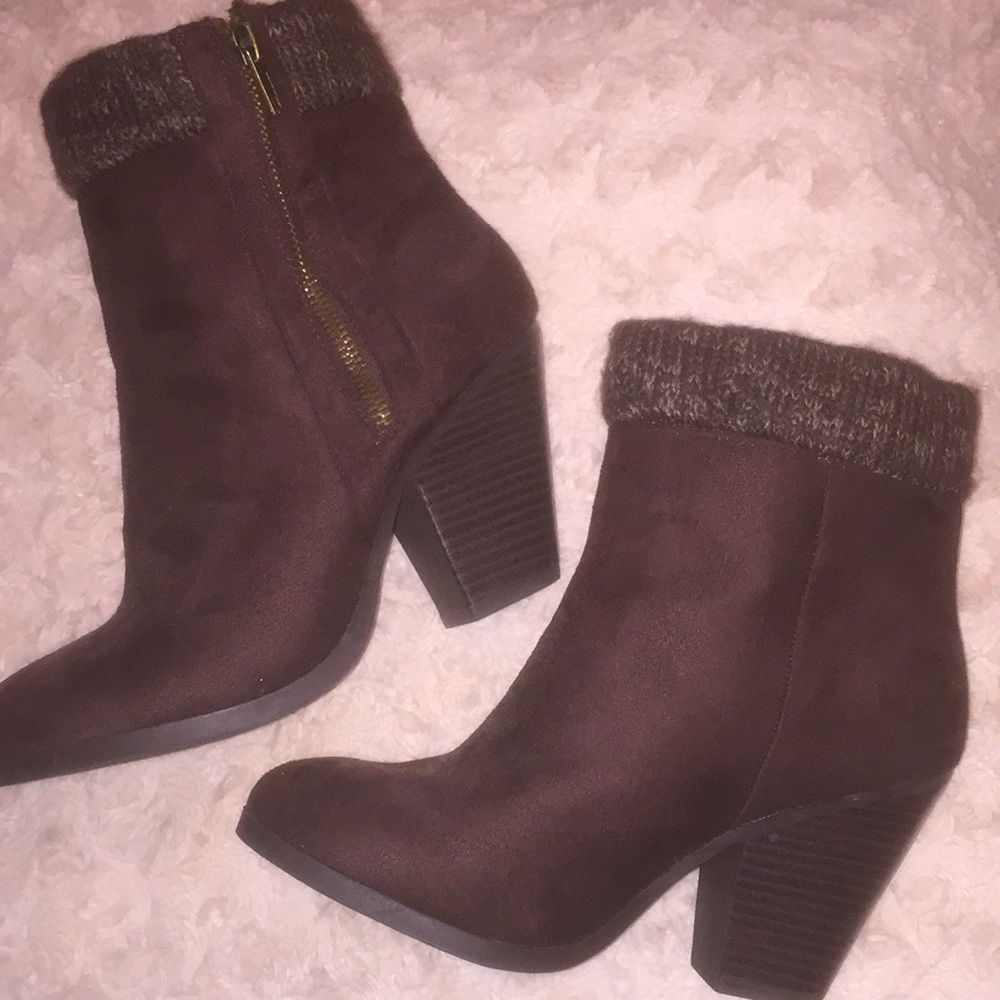 Size 8.5 never worn booties!!